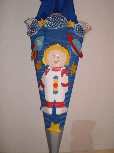 Handgefertigte Schultüte / Zuckertüte - " Astronaut " - 70cm - 6-eckig